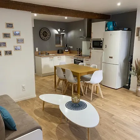 Apartment Le Cocon Blanc: T2 Centre Ax Neuf Et Equipe 8 Pers *