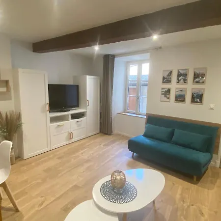 Le Cocon Blanc: T2 Centre Ax Neuf Et Equipe 8 Pers * 阿克斯莱泰尔姆